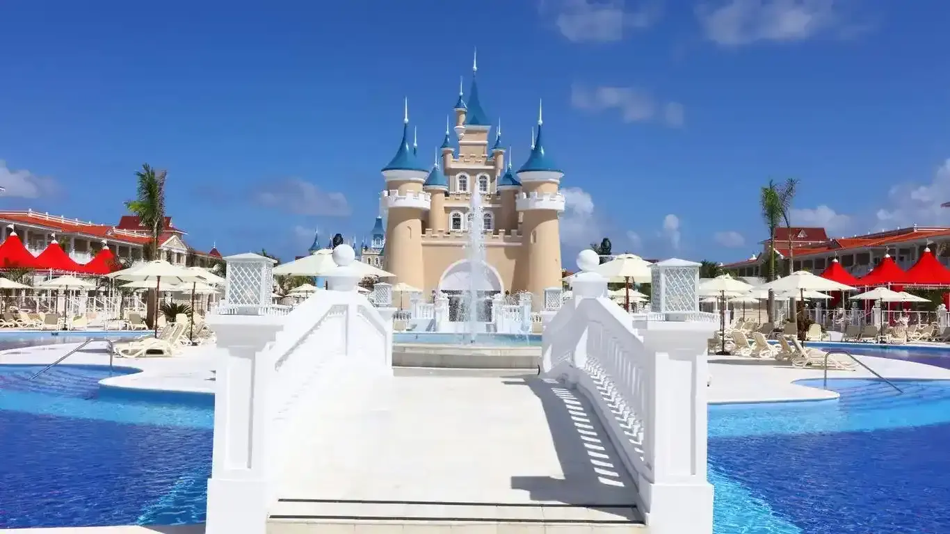 How to get from the Punta Cana Airport to the Bahia Principe Fantasia