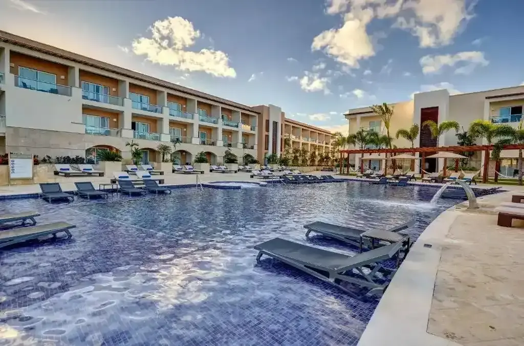 How to get from the Punta Cana Airport to the Hideaway by Royalton